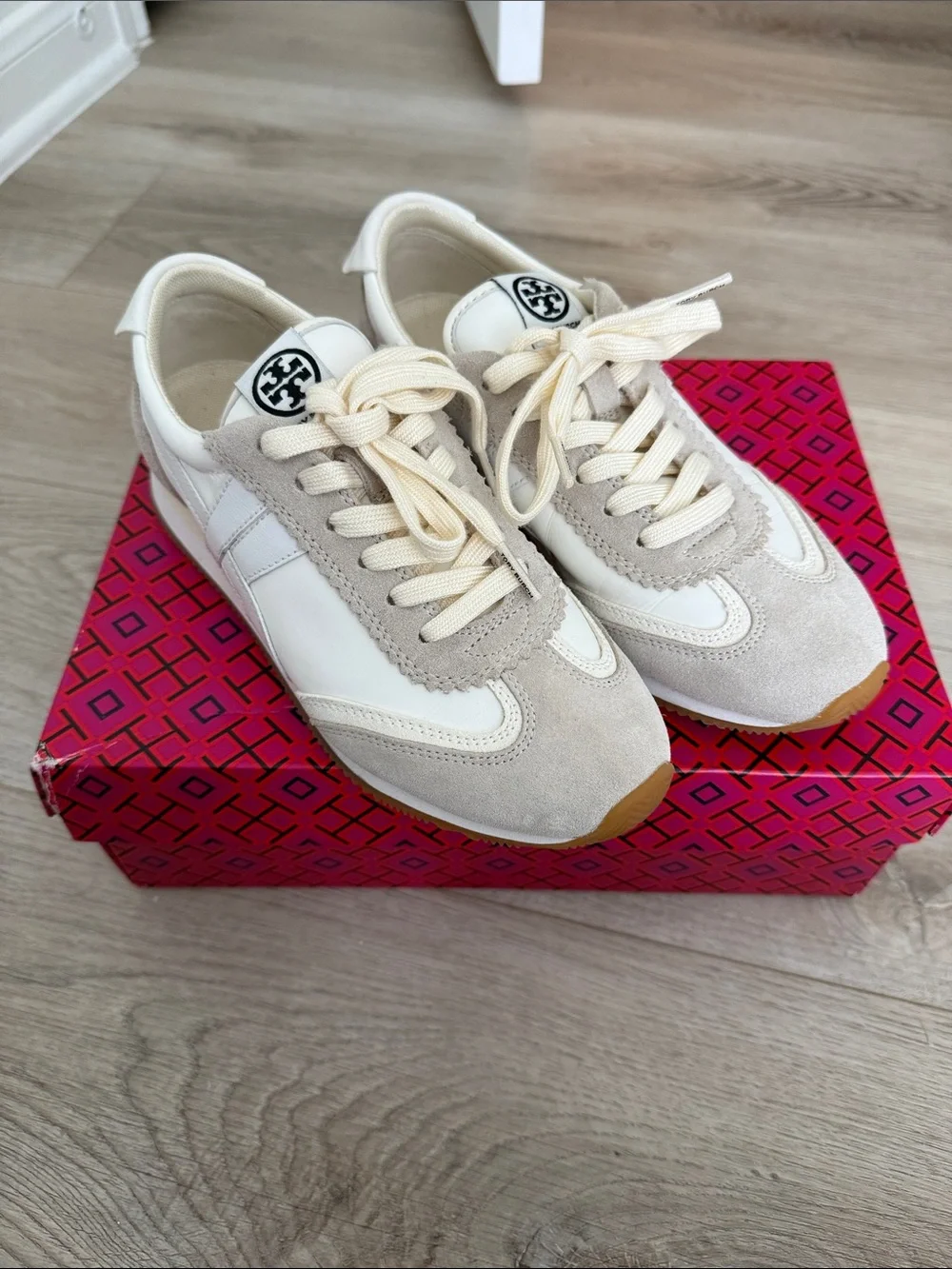 Tory Burch Hank Sneakers White Beige Nylon Suede Shoes Size 6